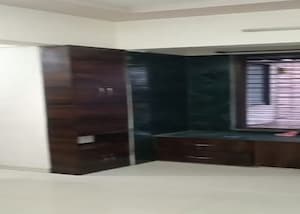Room in 2.5 BHK Apartment at Teenmurti Summit, Borivali East – for Sale