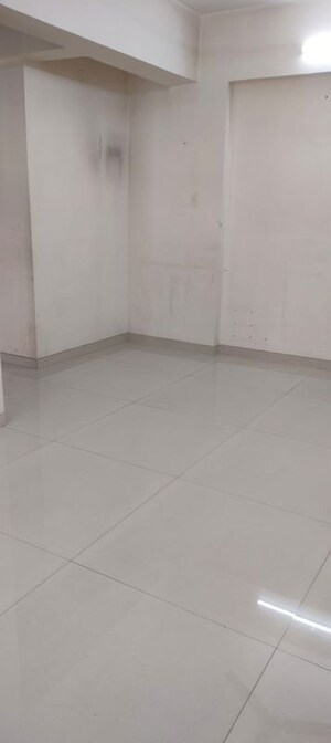 Room in 1 BHK Apartment at Malad West – for Rent