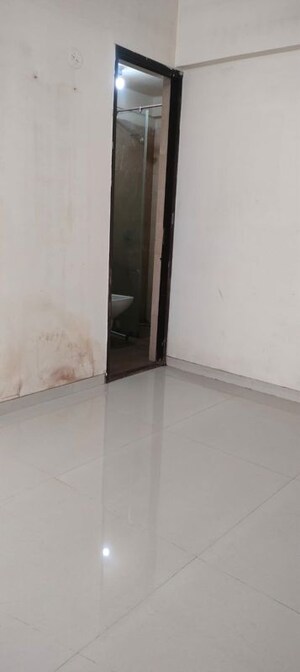 Room in 1 BHK Apartment at Malad West – for Rent