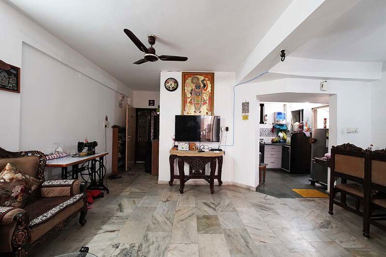 Gym, satellite 3 Bedroom 142 Sq.Yd. Apartment In Satellite Ahmedabad 10504240