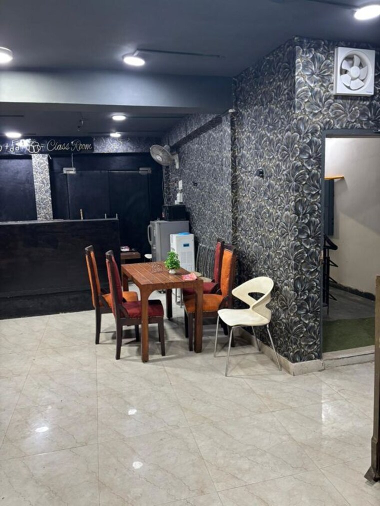 Team Area, yusuf sarai Commercial Office Space 1000 Sq.Yd. In Yusuf Sarai Delhi 10504337