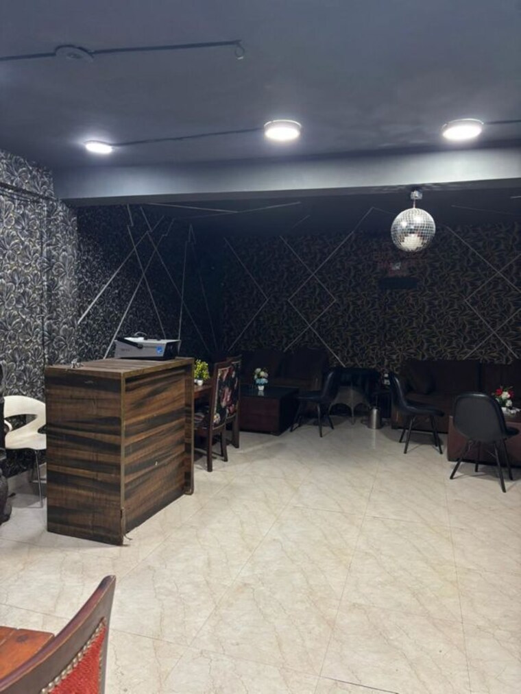 Team Area, yusuf sarai Commercial Office Space 1000 Sq.Yd. In Yusuf Sarai Delhi 10504337