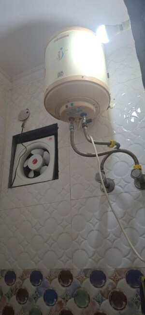 Bathroom in 1 BHK Builder Floor at Rohini Sector 6 – for Rent
