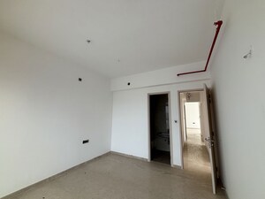 Room in 3 BHK Apartment at Marathon Monte South, Byculla West – for Rent