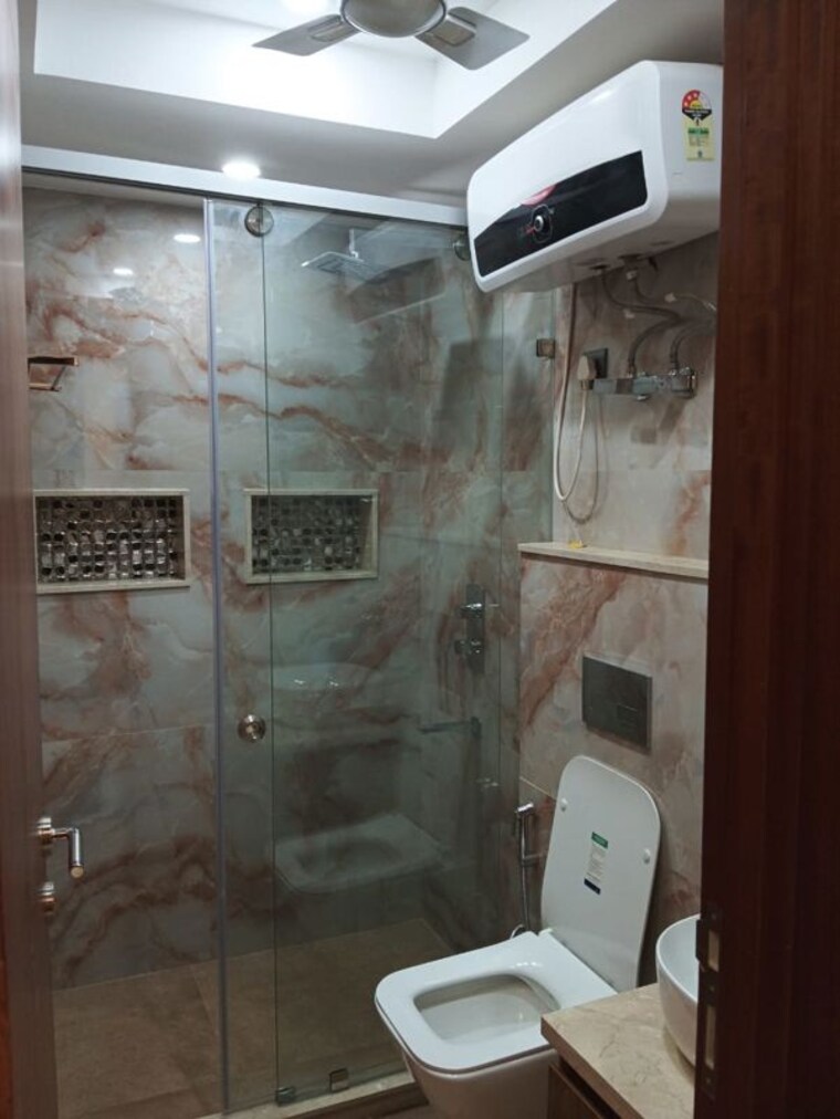Bathroom, greater kailash i 3 Bedroom 150 Sq.Yd. Builder Floor In Greater Kailash I Delhi 10504461