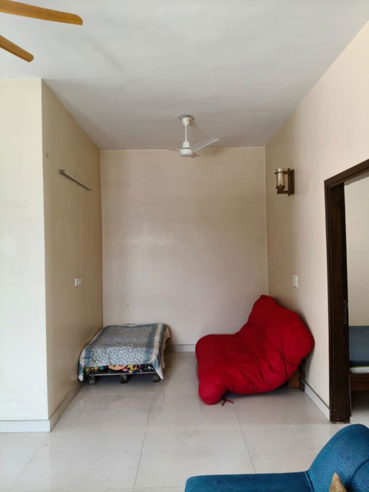 Room, greater kailash ii 3 Bedroom 1900 Sq.Ft. Apartment In Greater Kailash ii Delhi 10504512