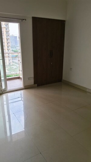 Room in 3 BHK Apartment at Samridhi Luxuriya Avenue, Sector 150 – for Rent