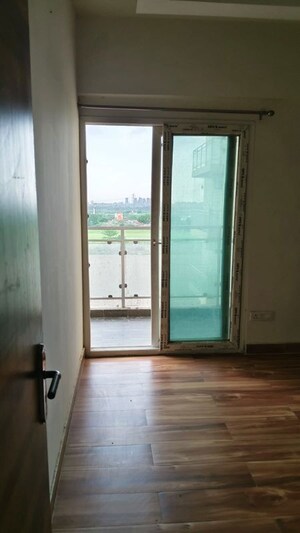 Room in 3 BHK Apartment at Samridhi Luxuriya Avenue, Sector 150 – for Rent