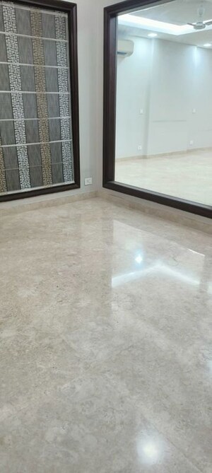 Room in 3 BHK Apartment at Greater Kailash I – for Rent
