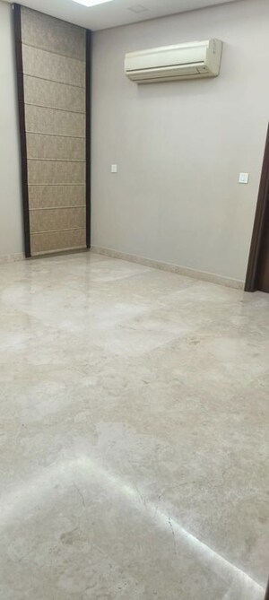 Room in 3 BHK Apartment at Greater Kailash I – for Rent