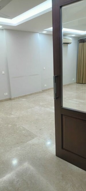Room in 3 BHK Apartment at Greater Kailash I – for Rent
