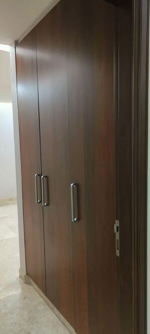Furnished Amenities in 3 BHK Apartment at Greater Kailash I – for Rent