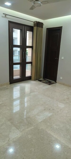 Room in 3 BHK Apartment at Greater Kailash I – for Rent