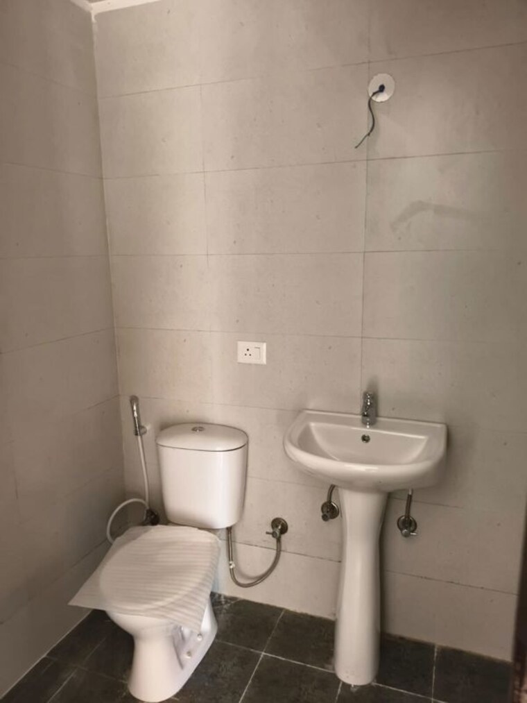 Bathroom, samridhi-luxuriya-avenue 3 Bedroom 1500 Sq.Ft. Apartment In Sector 150 Noida 10504537