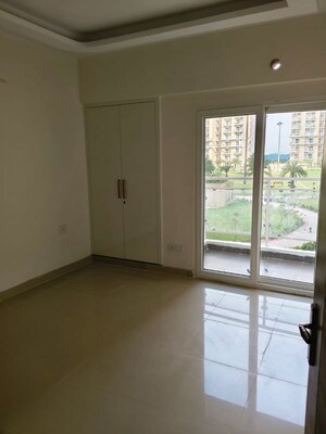 Room in 3 BHK Apartment at Samridhi Luxuriya Avenue, Sector 150 – for Rent
