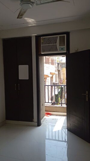 Room in 1 BHK Apartment at Saket – for Rent