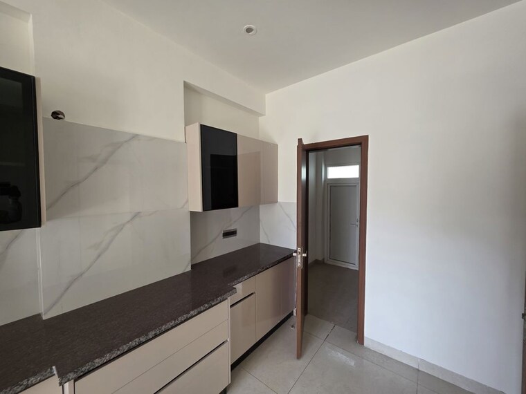 Kitchen, central-park-flower-valley 4 Bedroom 250 Sq.Ft. Villa In Sohna Sector 33 Gurgaon 10504631