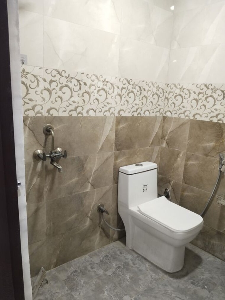 Bathroom, panchsheel vihar 2 Bedroom 850 Sq.Ft. Apartment In Panchsheel Vihar Delhi 10468723