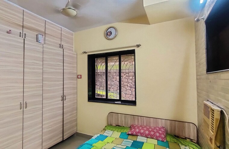 Bedroom, kandivali east Pg For Girls In Kandivali East 10504658