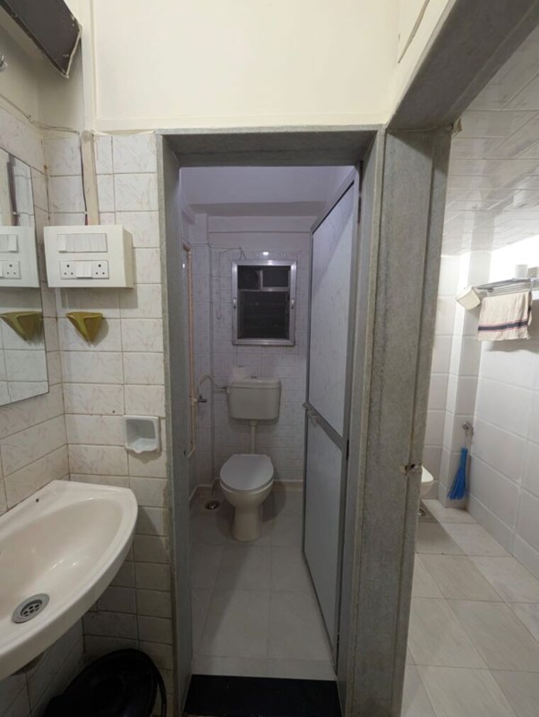 Bathroom, rajshree-chs 1 Bedroom 500 Sq.Ft. Apartment In Andheri East Mumbai 10504660