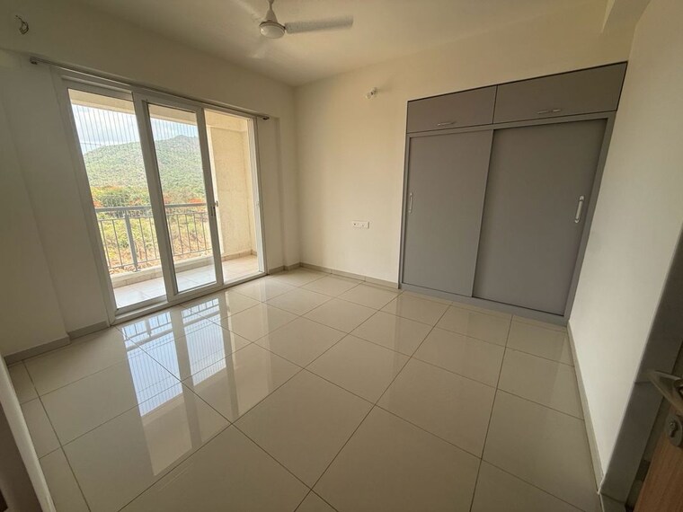 Room, godrej-emerald 3 Bedroom 1200 Sq.Ft. Apartment In Ghodbunder Road Thane 10504683