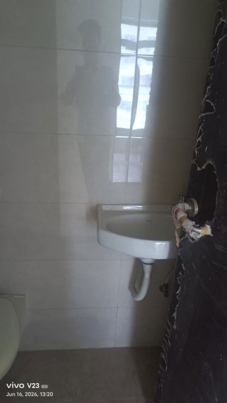 Bathroom, romell-orbis 1 Bedroom 520 Sq.Ft. Apartment In Andheri East Mumbai 10504680