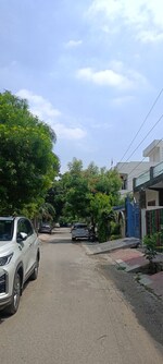 4 BHK + Servant Room 300 Sq.Yd. Builder Floor in Govindpuram