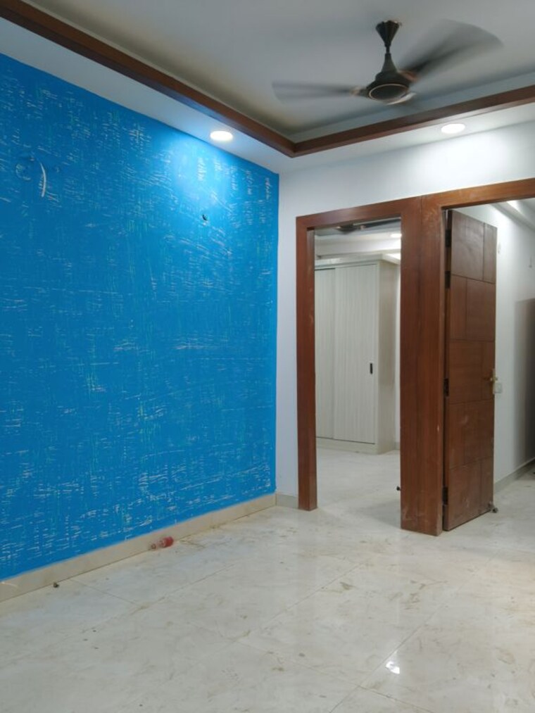 Room, sector 73 2 Bedroom 1000 Sq.Ft. Builder Floor In Sector 73 Noida 10504720