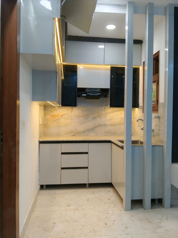 Bathroom, sector 73 2 Bedroom 1000 Sq.Ft. Builder Floor In Sector 73 Noida 10504720