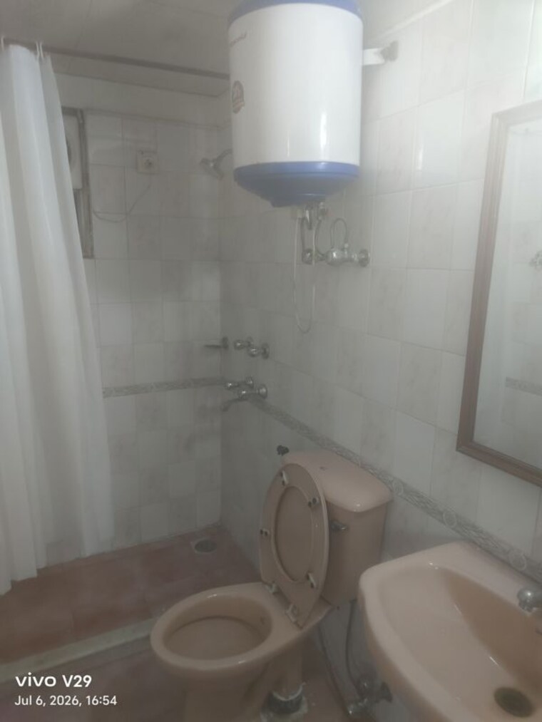 Bathroom, suncity-essel-tower 2.5 Bedroom 1375 Sq.Ft. Apartment In Sector 28 Gurgaon 10504739