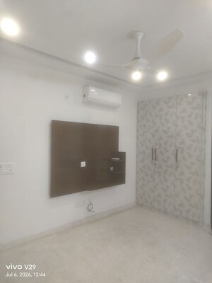 Room in 3 BHK Builder Floor at Unitech Deerwood Chase, Nirvana Country – for Rent