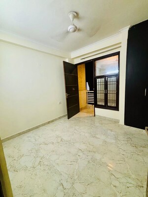 Room in 3 BHK Builder Floor at Chattarpur – for Rent