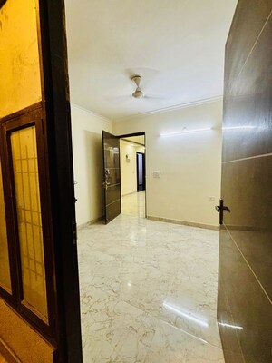 Room in 3 BHK Builder Floor at Chattarpur – for Rent