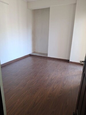 Room in 3.5 BHK Apartment at Ajnara Homes Phase 2, Sector 16b Greater Noida – for Sale