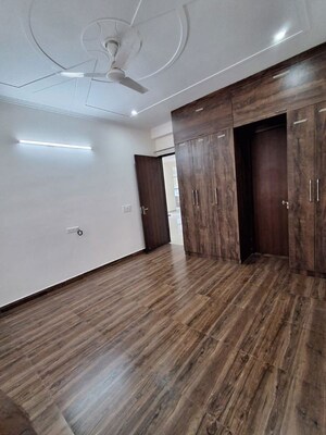 Room in 3 BHK Builder Floor at Ardee City, Sector 52 – for Rent