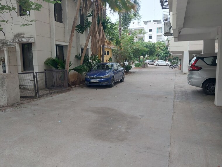 Parking, laxmipura  262 Sq.Mt. Apartment In Laxmipura Vadodara 10500731