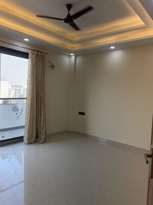Room in 3 BHK Builder Floor at Sector 51 – for Rent