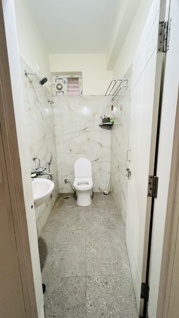 Bathroom, golden-tulip-kondapur 2.5 Bedroom 1500 Sq.Ft. Apartment In Kondapur Hyderabad 10504974