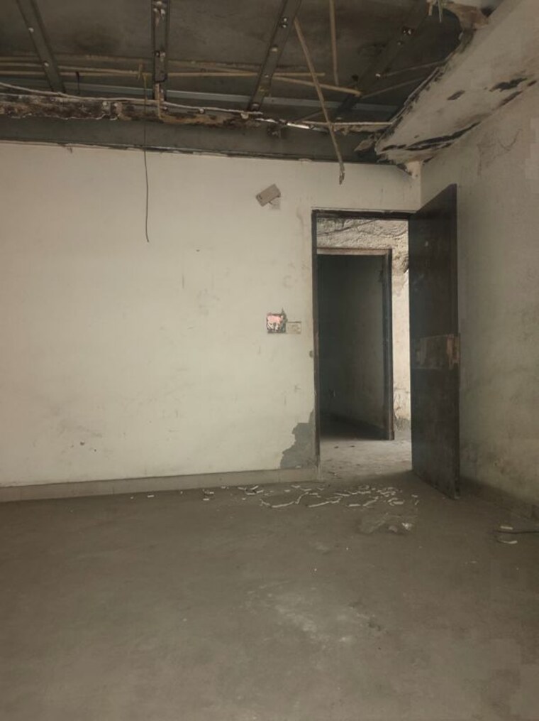 Room, east of kailash Commercial Office Space 3000 Sq.Ft. In East Of Kailash Delhi 10505008