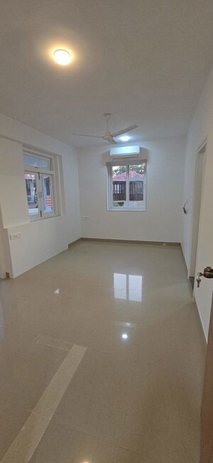 Room in 2 BHK Apartment at Dariya Mahal, Malabar Hill – for Rent