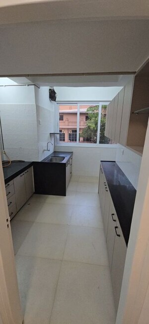Team Area in 2 BHK Apartment at Dariya Mahal, Malabar Hill – for Rent