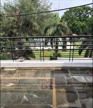 2 BHK Builder Floor For Rent in Sector 33