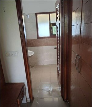 Building Lobby in 2 BHK Builder Floor at Sector 33 – for Rent