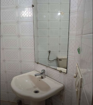 Bathroom in 2 BHK Builder Floor at Sector 33 – for Rent