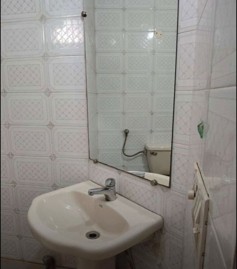 Bathroom, sector 33 2 Bedroom 1440 Sq.Ft. Builder Floor In Sector 33 Chandigarh 10505046