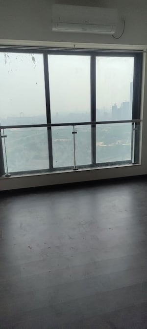 Room in 3 BHK Apartment at Peninsula Celestia Spaces, Parel – for Rent