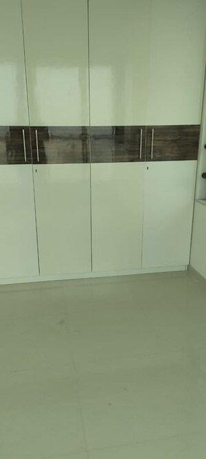Furnished Amenities in 3 BHK Apartment at Peninsula Celestia Spaces, Parel – for Rent