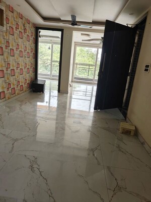 Room in 3 BHK Builder Floor at Sector 7 – for Rent