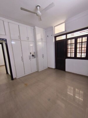 Room in 3 BHK Independent House at Sector 10 – for Rent