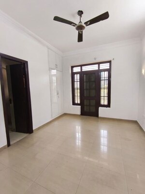 Room in 3 BHK Independent House at Sector 10 – for Rent